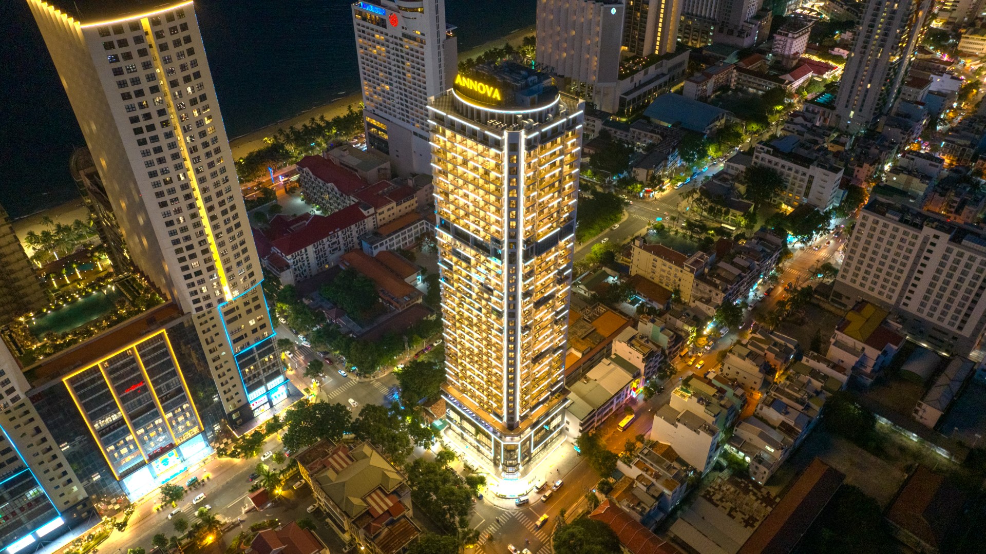 [Image of Annova Nha Trang Hotel 전경]